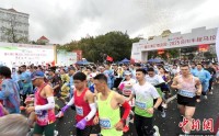 2025合川半程马拉松鸣枪起跑 男女子组前三名均打破赛会纪录