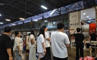 文旅观察：年轻人夜间“拼蟹”怎么成了旅游新风尚？