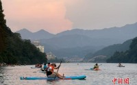 城市观察：水上运动成年轻人假期户外社交新宠城市观察：水上运动成年轻人假期户外社交新宠