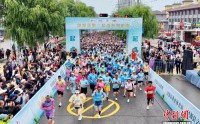 宁夏泾源举办第三届森林健康跑 3000名跑友林海追风享清凉
