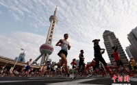 上海半程马拉松鸣枪 非洲选手包揽男女组冠军