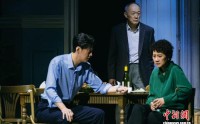 话剧《父亲》登首都剧场 聚焦阿尔茨海默病的爱与痛,话剧《父亲》登首都剧场 聚焦阿尔茨海默病的爱与痛