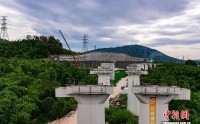 揭惠铁路全线槽箱组合混凝土梁浇筑完成