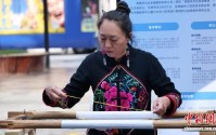 云南楚雄彝绣年产值超11.5亿元 知识产权激活千年非遗
