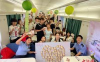 乞巧民俗登上飞驰的列车 广九客运段打造七夕主题文化车厢