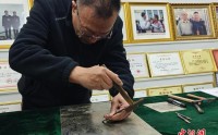 探访国家级非遗杜氏刻铜：以刀为笔 錾刻光阴,探访国家级非遗杜氏刻铜：以刀为笔 錾刻光阴